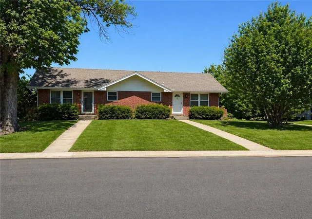 Homes for sale in Lee's Summit, MO | 904 Se 3rd Ter, Lee's Summit, MO 64063 | MLS# 2615408