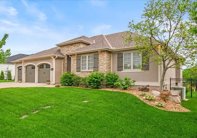 3rd image of 2600 Ne Amanda Ln, Blue Springs, MO 64029 | MLS# 2615436