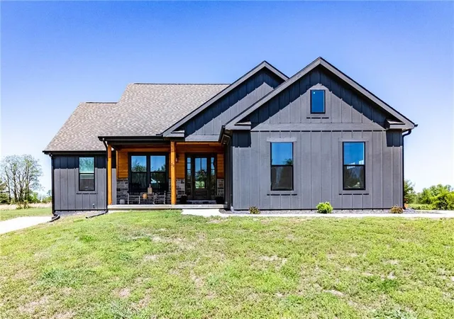 1st image of 53 Sw 150th Rd, Warrensburg, MO 64093 | MLS# 2615485