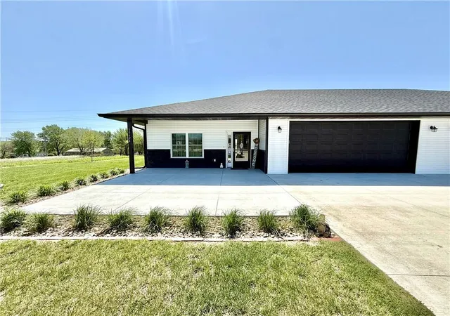 1st image of 30624 Porter Dr, Maryville, MO 64468 | MLS# 2615509
