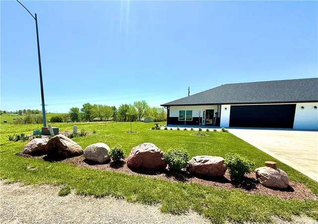 2nd image of 30624 Porter Dr, Maryville, MO 64468 | MLS# 2615509