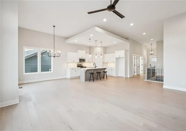 3rd image of 2149 Black Walnut Dr, Liberty, MO 64068 | MLS# 2615523