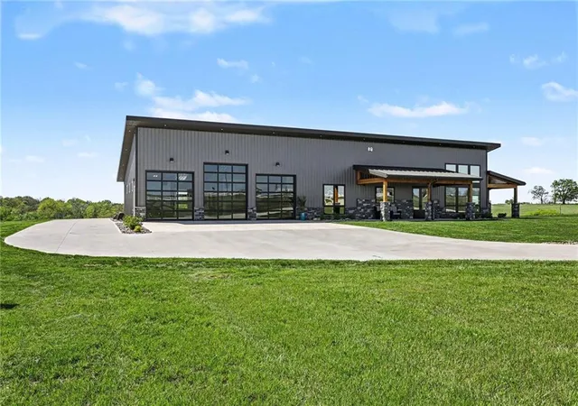Photo 4 of Single family home for sale at 14650 Mount Olivet Rd, Smithville, MO 64089 | MLS# 2615576 | Listing updated on 2026-10-04