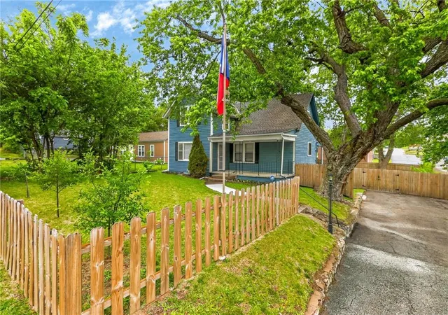 Photo 2 of Single family home for sale at 1727 N 47th Street, Kansas City, KS 66102 | MLS# 2615595 | Listing updated on 2026-09-12