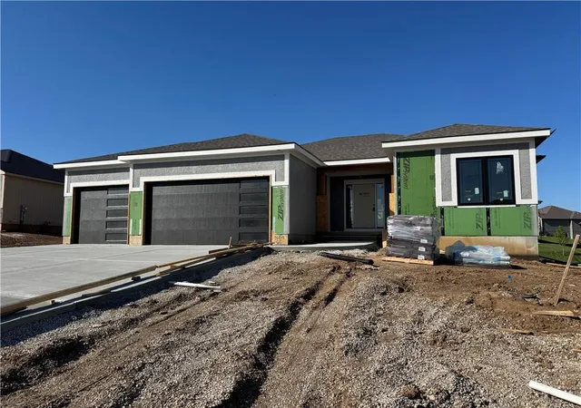 1st image of 2609 Ne Crestview St, Grain Valley, MO 64029 | MLS# 2615605