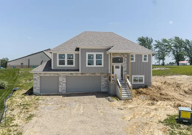 Homes for sale in Basehor, KS | 15580 Sheridan Ct, Basehor, KS 66007 | MLS# 2615627