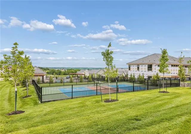 Homes for sale in Leawood, KS | 13721 Pembroke Ln, Leawood, KS 66224 | MLS# 2615654