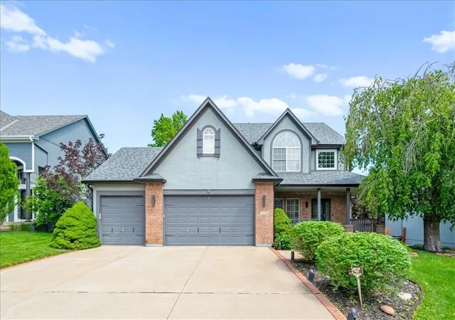 1st image of 2408 Sw Regency Dr, Lees Summit, MO 64082 | MLS# 2615779