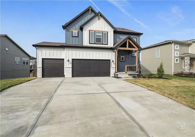Photo 1 of Sale Pending at 375 Sw Chavis Dr, Lees Summit, MO 64064 | MLS# 2615782 | Listing updated on 2026-04-22