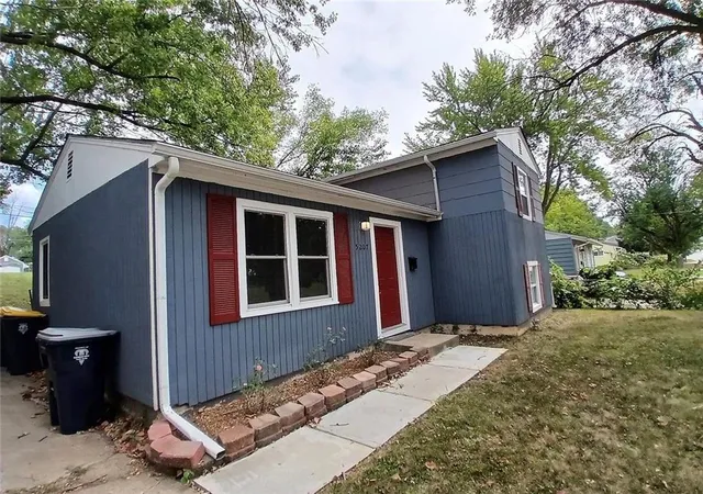 3rd image of 5207 Sycamore Ave, Kansas City, MO 64129 | MLS# 2615827