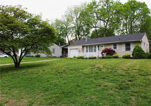 1st image of 6800 W 76th Ter, Overland Park, KS 66204 | MLS# 2615848