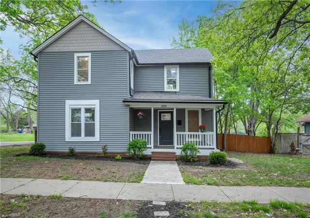 1st image of 300 Se 1st St, Lees Summit, MO 64063 | MLS# 2615849