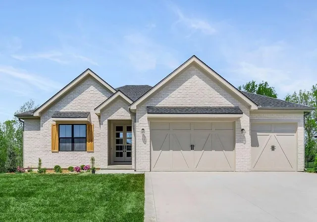 1st image of 4 Red Fox Cir, Lake Winnebago, MO 64034 | MLS# 2615851