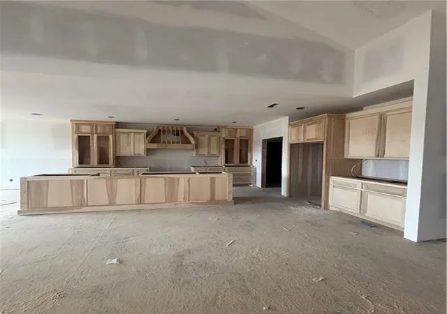 2nd image of 4 Red Fox Cir, Lake Winnebago, MO 64034 | MLS# 2615851