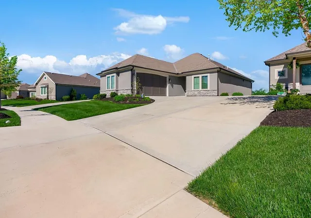 1st image of 12928 S Alden St, Olathe, KS 66062 | MLS# 2615885