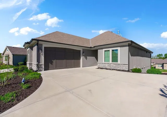 2nd image of 12928 S Alden St, Olathe, KS 66062 | MLS# 2615885
