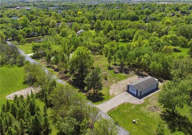 22nd image of 10985 W 175th St, Overland Park, KS 66221 | MLS# 2615886