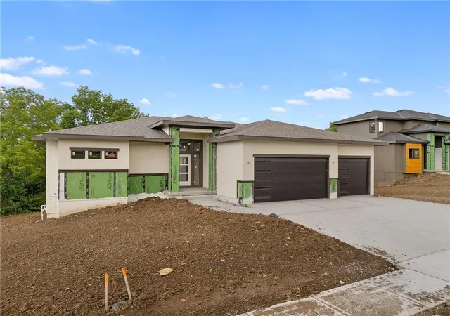 Photo 2 of Single family home for sale at 514 Turnbridge Dr, Raymore, MO 64083 | MLS# 2615899 | Listing updated on 2026-06-28