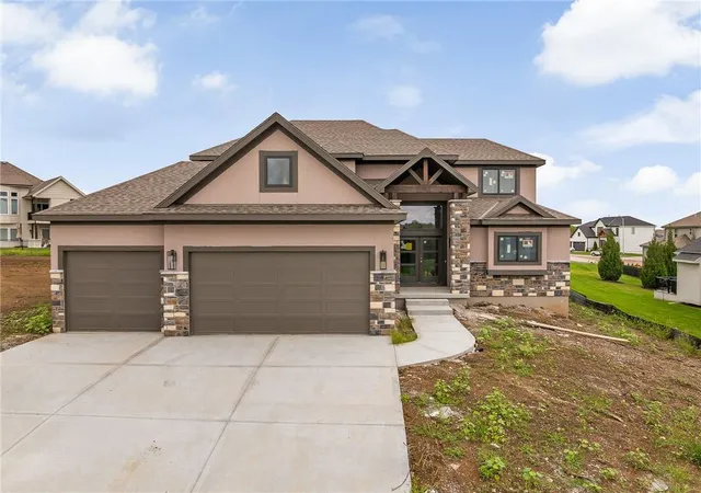 Photo 1 of Single family home for sale at 1000 Rannoch Dr, Raymore, MO 64083 | MLS# 2615904 | Listing updated on 2026-09-23