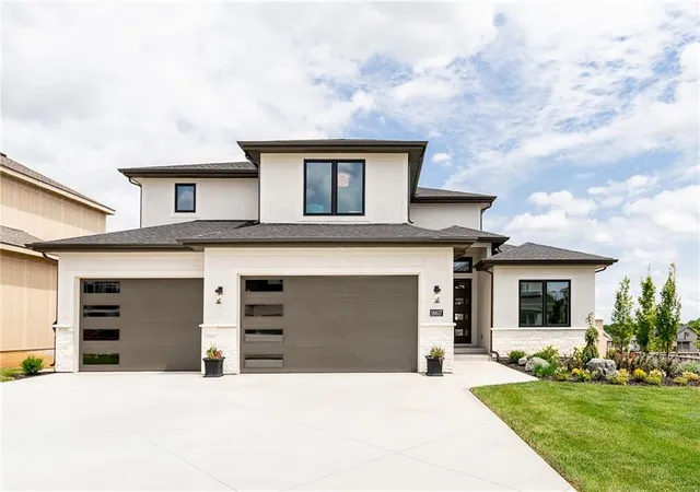 Photo 1 of Single family home for sale at 18617 Mohawk Ln, Stilwell, KS 66085 | MLS# 2615919 | Listing updated on 2026-10-07