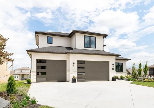 Photo 4 of Single family home for sale at 18617 Mohawk Ln, Stilwell, KS 66085 | MLS# 2615919 | Listing updated on 2026-10-07