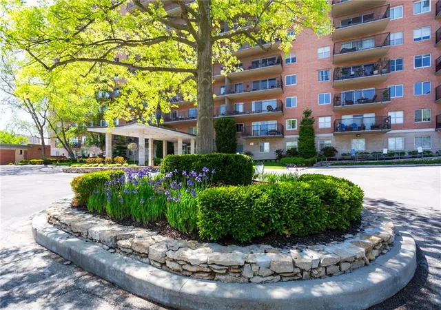 Homes for sale in Kansas City, MO | 4550 Warwick Blvd #408, Kansas City, MO 64111 | MLS# 2615932