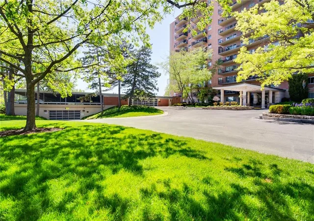 Homes for sale in Kansas City, MO | 4550 Warwick Blvd #408, Kansas City, MO 64111 | MLS# 2615932