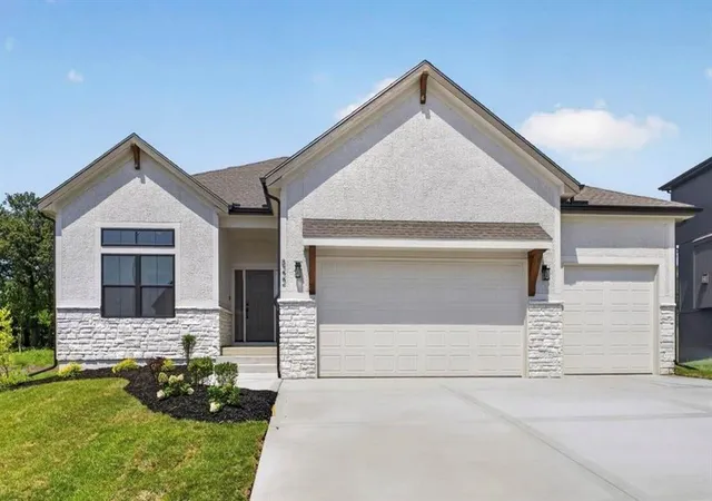 1st image of 8222 Nw 90th Ter, Kansas City, MO 64153 | MLS# 2615935