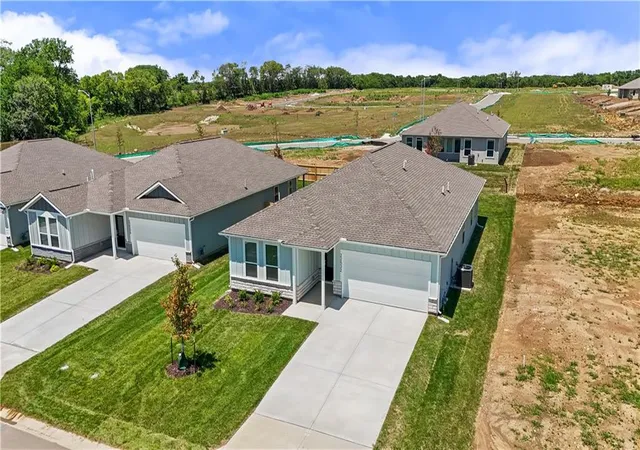 3rd image of 22532 W 214Th Ter, Spring Hill, KS 66083 | MLS# 2615978