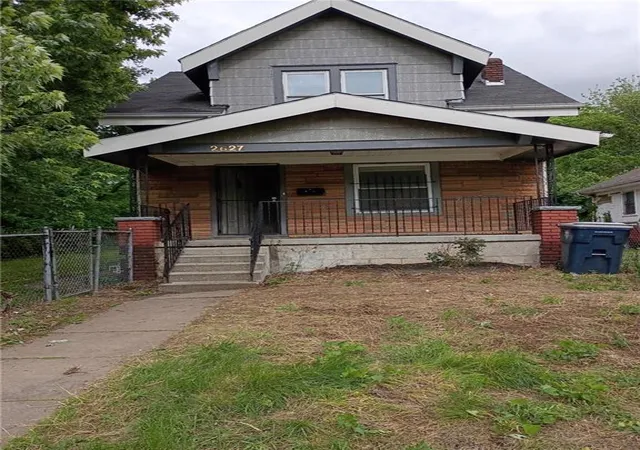 Homes for sale in Kansas City, MO | 2627 College Ave, Kansas City, MO 64127 | MLS# 2615985
