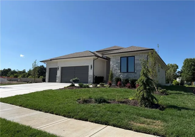 Homes for sale in Leawood, KS | 3040 W 133rd Ter, Leawood, KS 66209 | MLS# 2616007