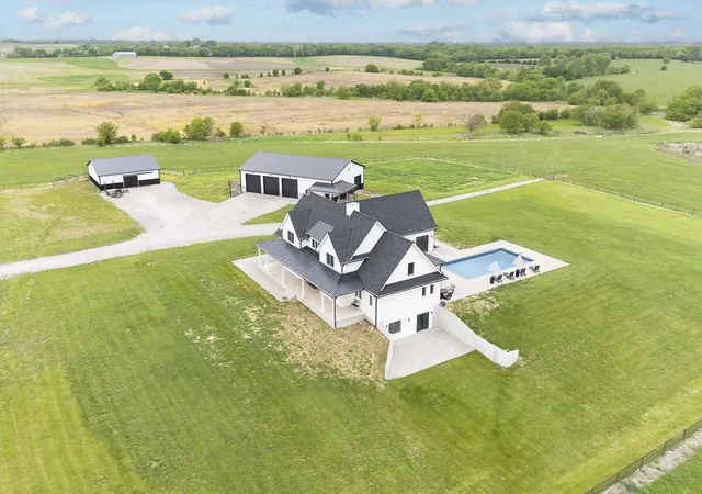Photo 4 of Single family home for sale at 22852 Dempsey Rd, Leavenworth, KS 66048 | MLS# 2616020 | Listing updated on 2026-07-21