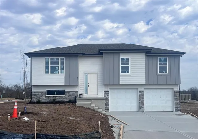 1st image of 685 S Ranson Pl, Independence, MO 64056 | MLS# 2616061