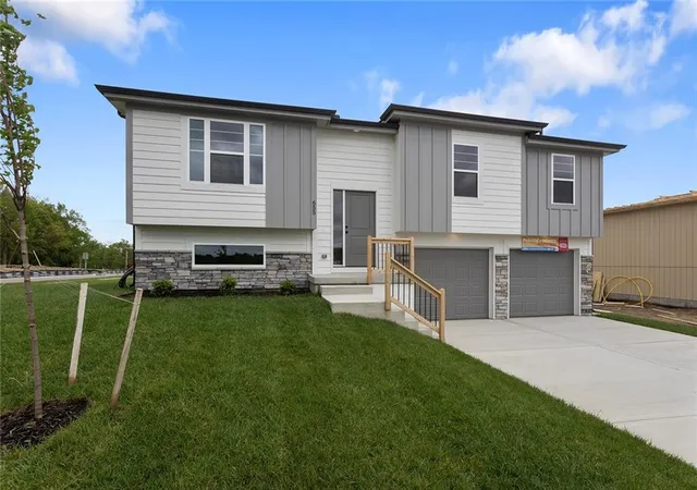1st image of 21104 E 6th Ter S, Independence, MO 64056 | MLS# 2616065
