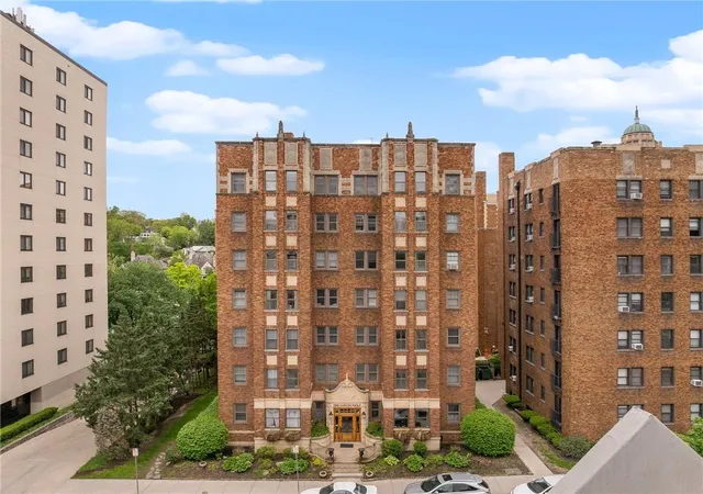 1st image of 807 W 48th St #204, Kansas City, MO 64112 | MLS# 2616082