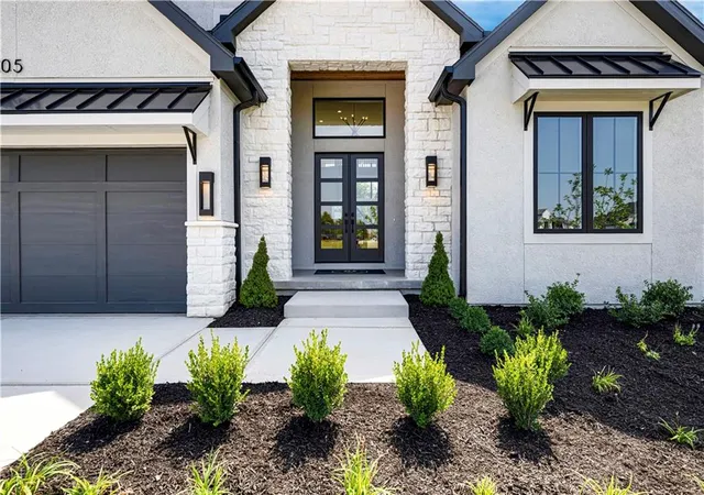 2nd image of 18105 Cody St, Overland Park, KS 66013 | MLS# 2616094