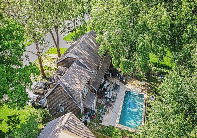 2nd image of 9908 Perry Dr, Overland Park, KS 66212 | MLS# 2616128