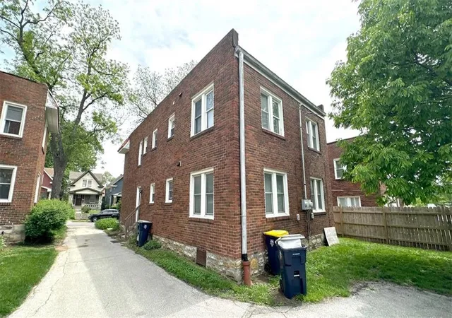 Listing Photo 3 - Condo for sale in building located at 4236 Holly St, Kansas City, MO 64111