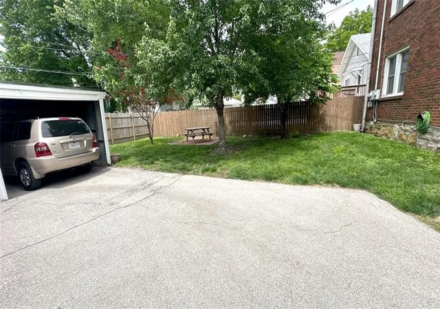 Listing Photo 4 - Condo for sale in building located at 4236 Holly St, Kansas City, MO 64111