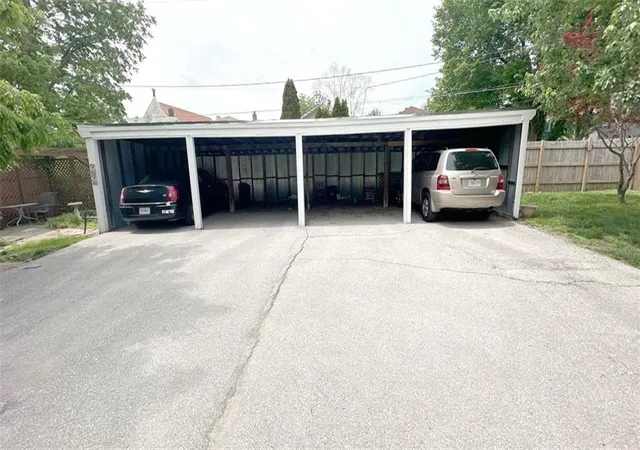Listing Photo 5 - Condo for sale in building located at 4236 Holly St, Kansas City, MO 64111
