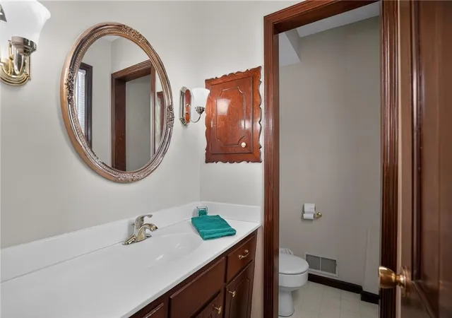 47th image of 9915 Belleview Ave, Kansas City, MO 64114 | MLS# 2616216