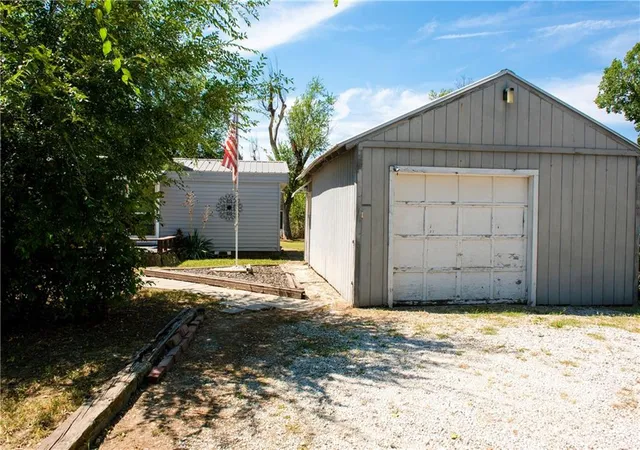 Photo 4 of Single family home for sale at 1282 1830th Street, Iola, KS 66749 | MLS# 2616217 | Listing updated on 2026-09-04