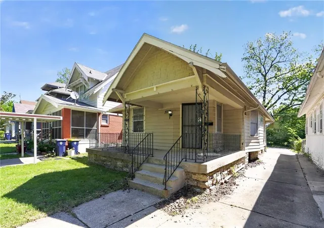 Homes for sale in Kansas City, MO | 3721 Agnes Ave, Kansas City, MO 64128 | MLS# 2616228