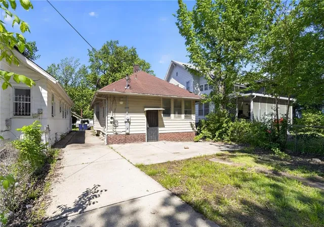 Homes for sale in Kansas City, MO | 3721 Agnes Ave, Kansas City, MO 64128 | MLS# 2616228