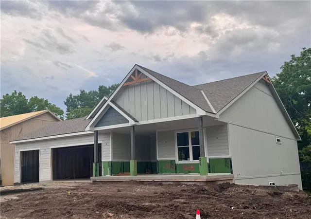 Homes for sale in De Soto, KS | 8638 Eagle Creek Dr, De Soto, KS 66018 | MLS# 2616266
