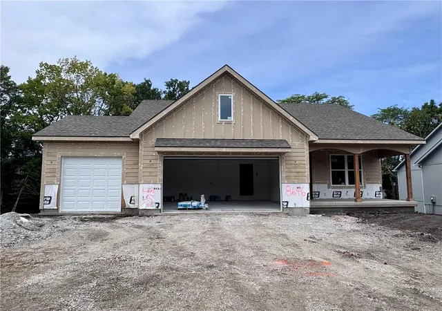 4th image of 8646 Eagle Crk Dr, De Soto, KS 66018 | MLS# 2616269