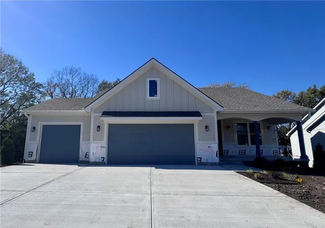 Photo 1 of Single family home for sale at 8646 Eagle Crk Dr, De Soto, KS 66018 | MLS# 2616269 | Listing updated on 2026-10-18