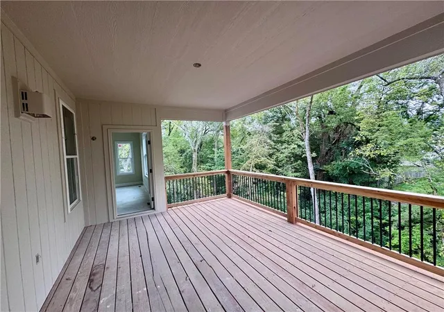 Photo 4 of Single family home for sale at 8646 Eagle Crk Dr, De Soto, KS 66018 | MLS# 2616269 | Listing updated on 2026-10-18