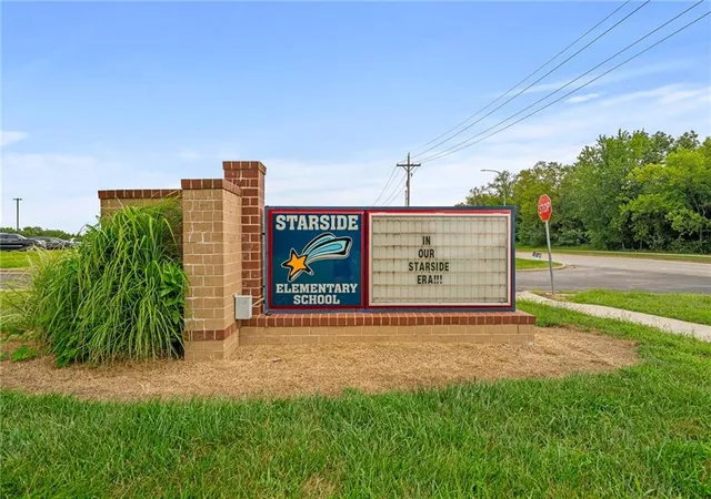 Homes for sale in De Soto, KS | 8646 Eagle Creek Dr, De Soto, KS 66018 | MLS# 2616269