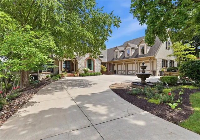 2nd image of 206 South Shore Dr, Greenwood, MO 64034 | MLS# 2616270